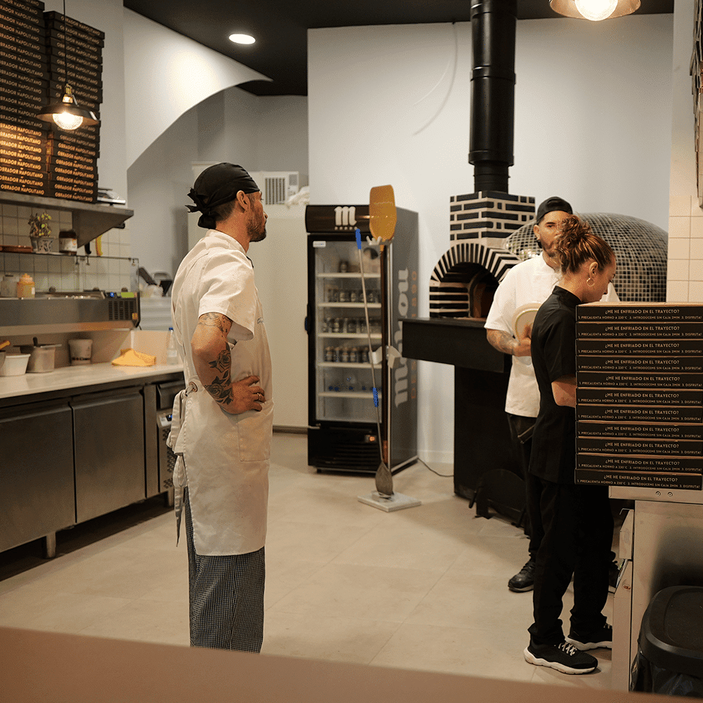 Interior del local de Gussa pizzería en Gandia | Obrador Napolitano | Para llevar | To take away | Pizza Napolitana